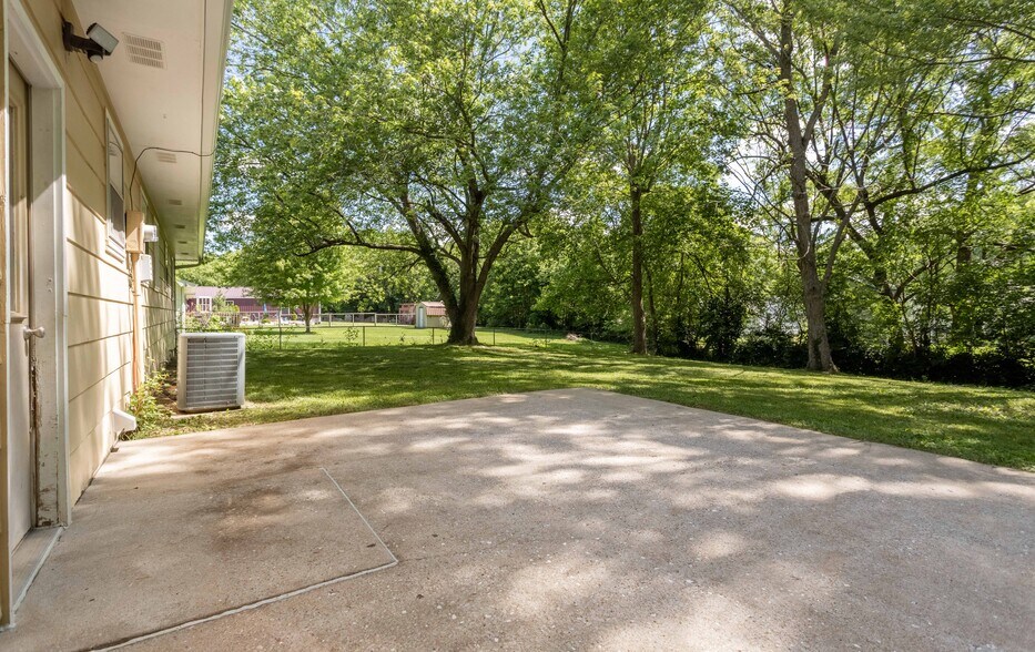 Building Photo - 1008 S Oak Ridge Dr