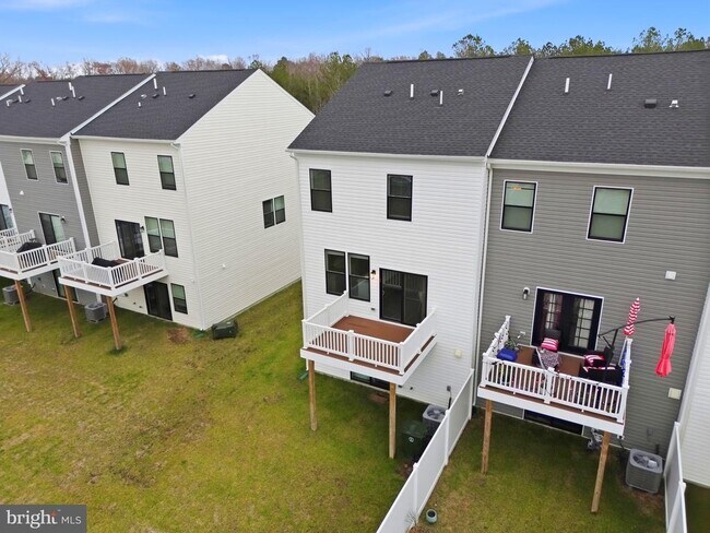 Primary Photo - 369 Soft Rush Ln