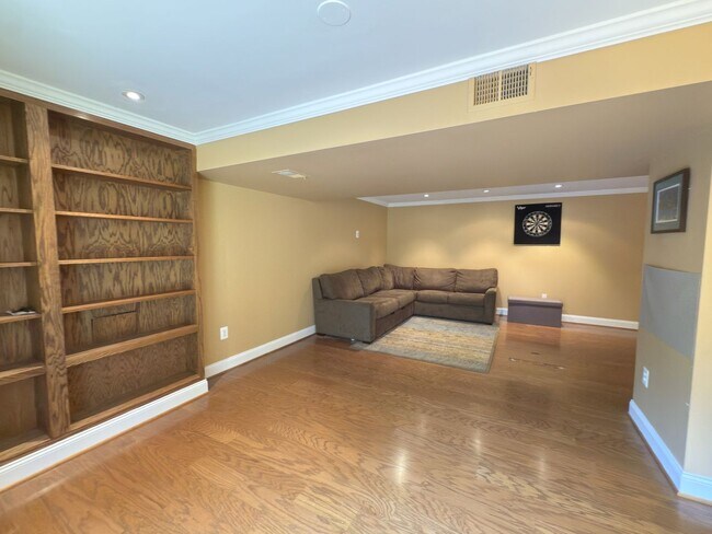 Building Photo - Spacious 3-Bedroom, 3.5 Bath Garage Home I...
