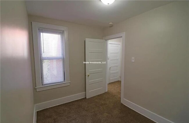 Building Photo - 429 E Frankford St