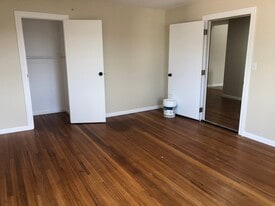 Building Photo - 385 Palisade Ave