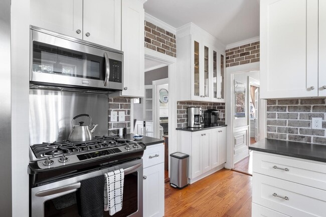 Building Photo - 56 Gadsden St