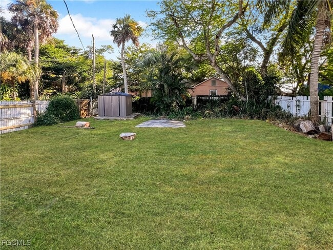 Building Photo - 2342 Stella St