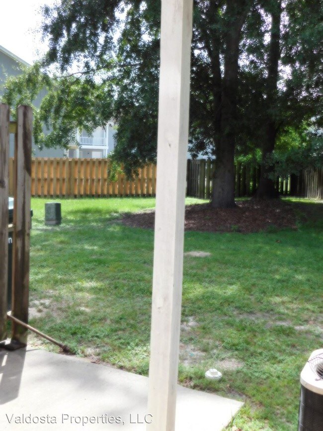 Building Photo - 1533 Woodard St