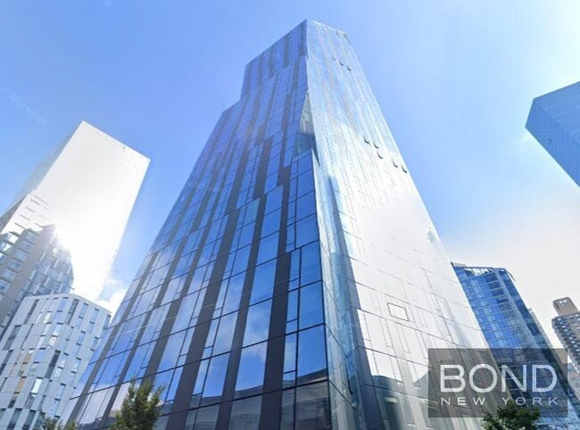 Primary Photo - 635 W 59th St