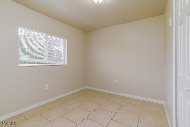 Building Photo - 427 Vanetta Dr