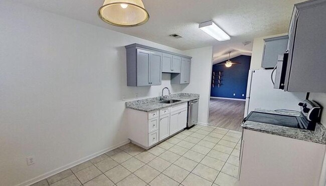 Building Photo - 1113 Loman Ln