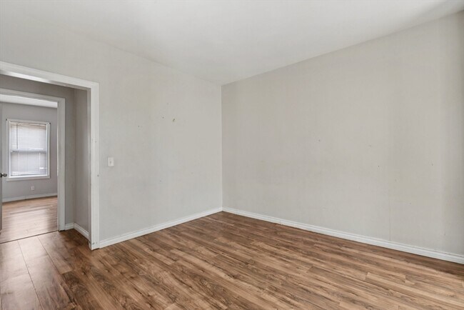 Building Photo - 344 Jencks St