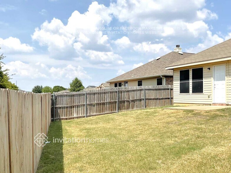 Building Photo - 713 Wrigley Dr