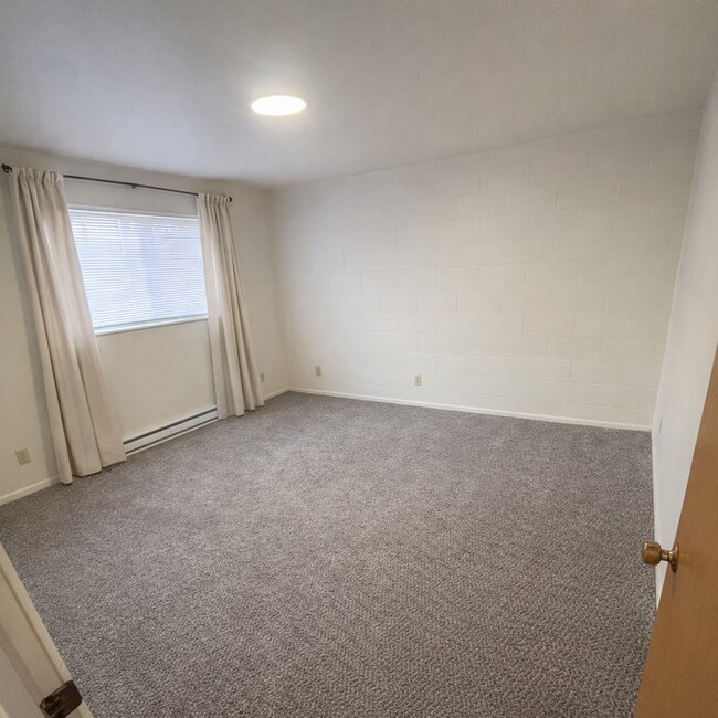 Building Photo - 2006 W Woodriver Dr