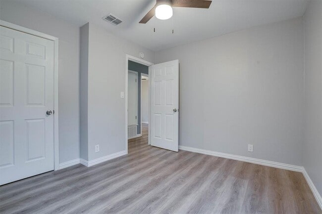 Building Photo - 600 Bramble Dr