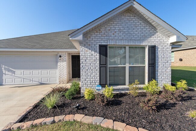 Building Photo - Prattville Rental available now!