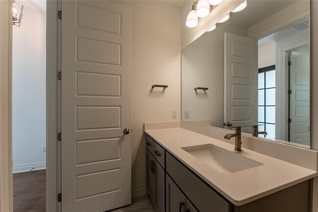 Building Photo - 152 Limestone Dr