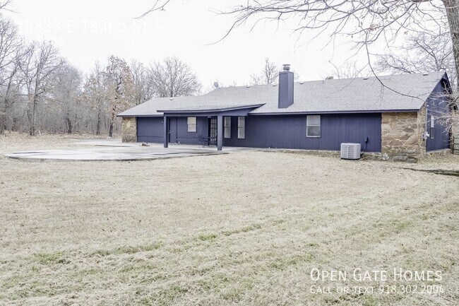 Building Photo - 15833 E 183rd St S