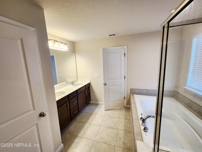 Building Photo - 11303 Streamsong Dr