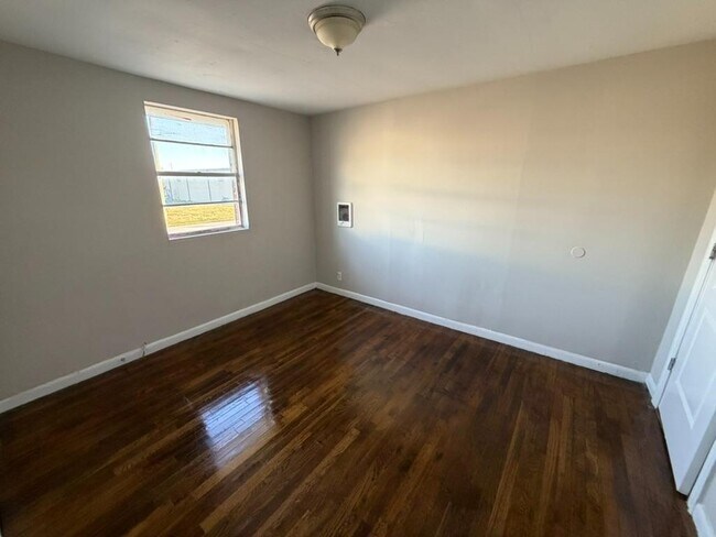 Building Photo - 6001 California Ave