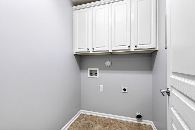 Building Photo - Cozy 3BR Townhouse in Glenwood Crossing!