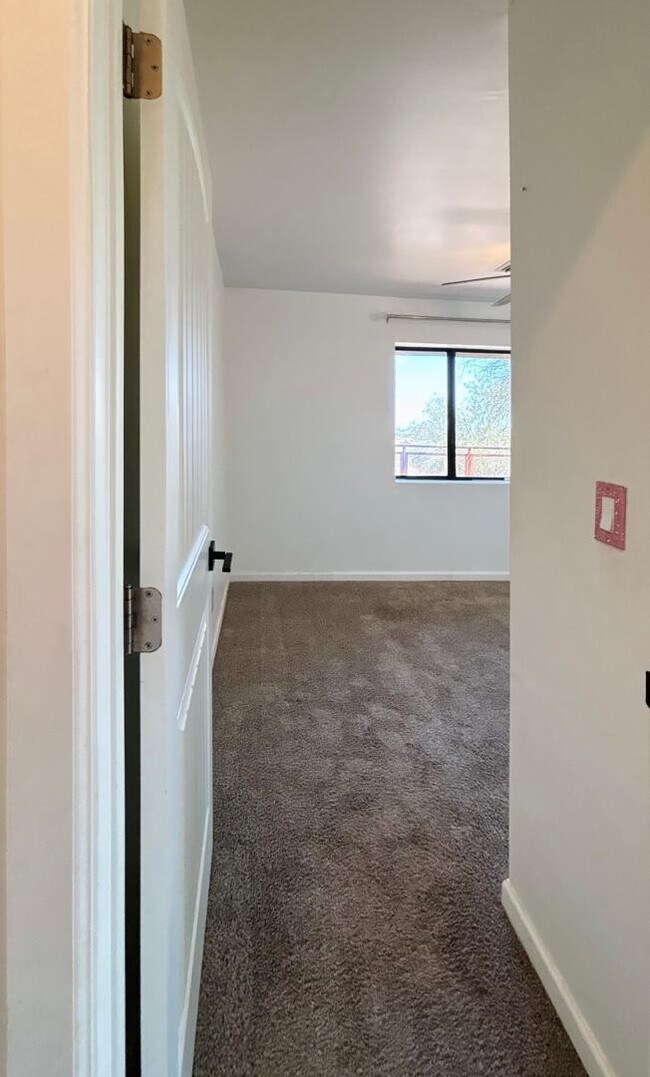 Building Photo - 1750 W Pearce Rd