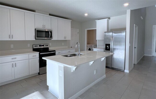 Building Photo - 3253 Bella Vista Dr
