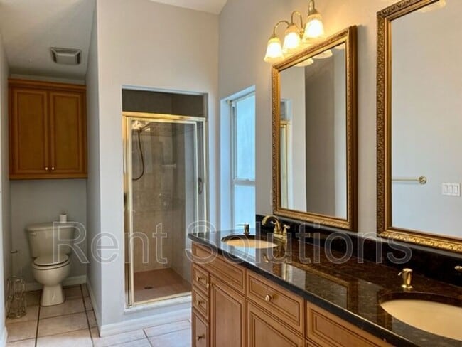 Building Photo - 405 Arlington Ave E