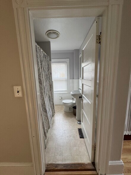 Building Photo - 204 Bridge St