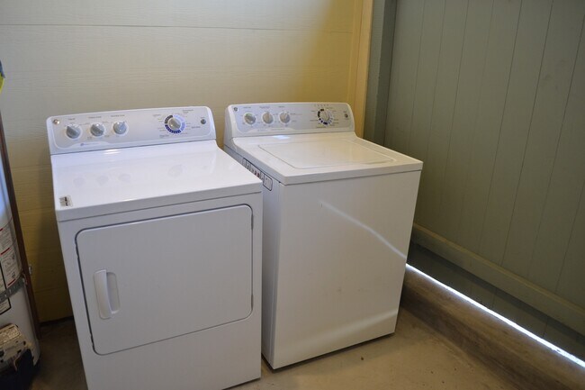 Building Photo - Stylish 2BD Golden Hill Gem | A/C, Bonus R...