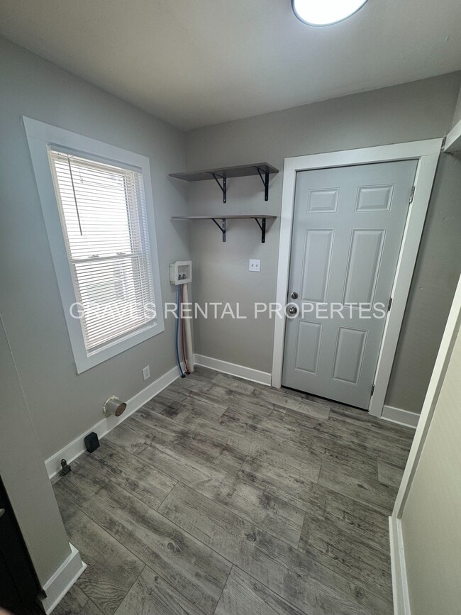 Building Photo - 1102 Oleanda Ave