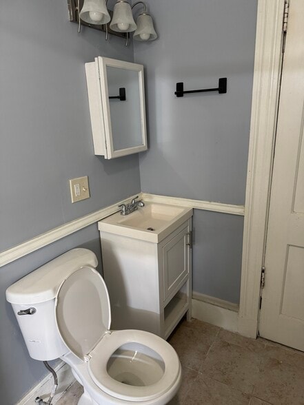 Bathroom #2 - 82 Wellington Rd