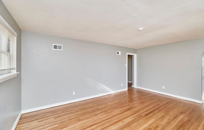 Building Photo - 7361 Melrose Ave