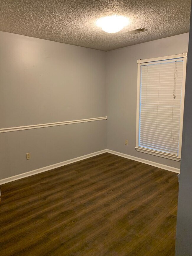 Building Photo - 3bed/2bath home in Valley View School District!