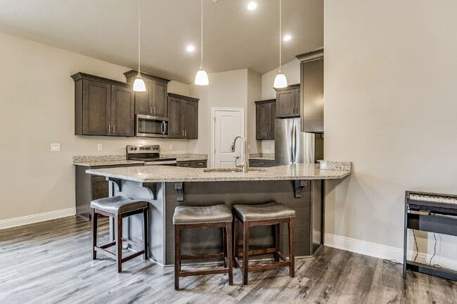 Building Photo - This beautifully maintained 3-bedroom, 2-bathroom residence offers the perfect blend of comfort, ...