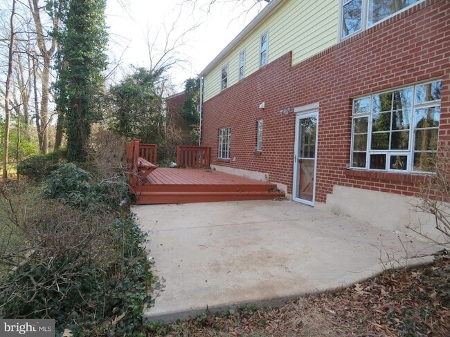 Building Photo - 26 Lakeside Dr