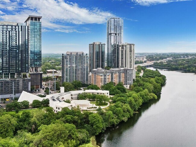 Building Photo - 70 Rainey St