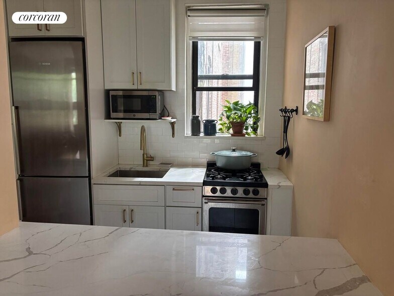 Building Photo - 26 W 97th St