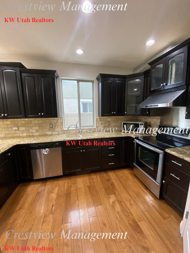 Building Photo - Charming 3 Bed, 2 Bath Home in South Salt Lake!