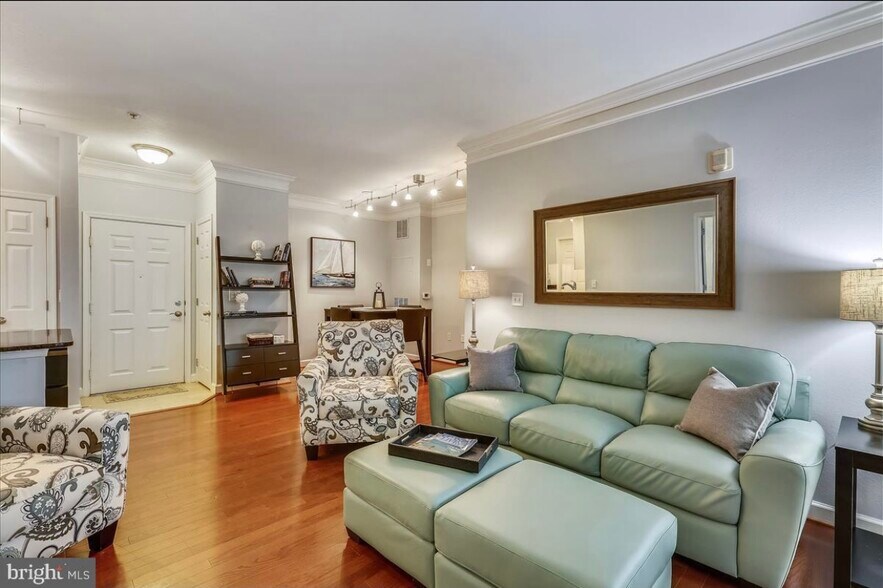 Building Photo - 501 Hungerford Dr