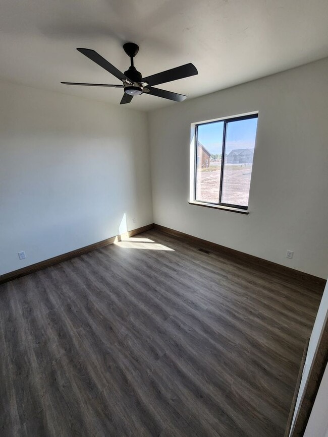 Building Photo - K215LI