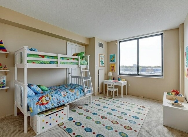 Building Photo - 232 Harmon Cove Tower