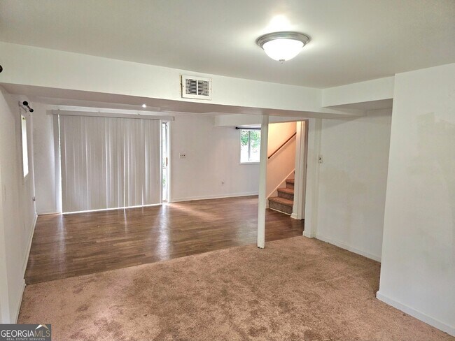 Building Photo - 5690 Deerfield Ct