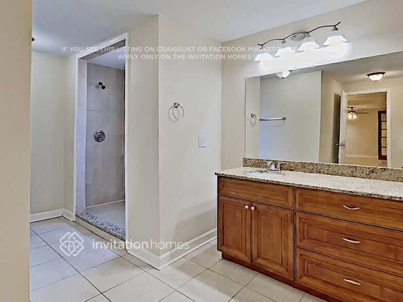 Building Photo - 2302 Carroll Grove Dr