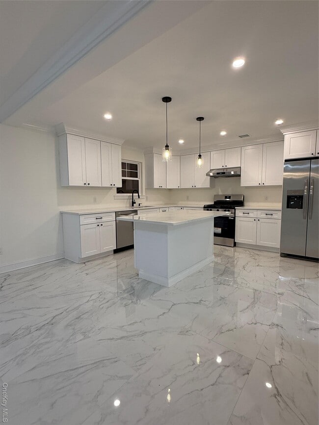 Building Photo - 134 Cedar Ln