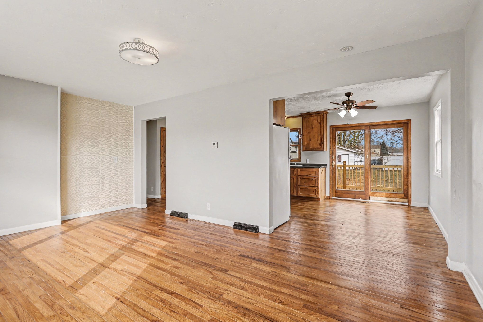 Building Photo - 205 E Murray Ave