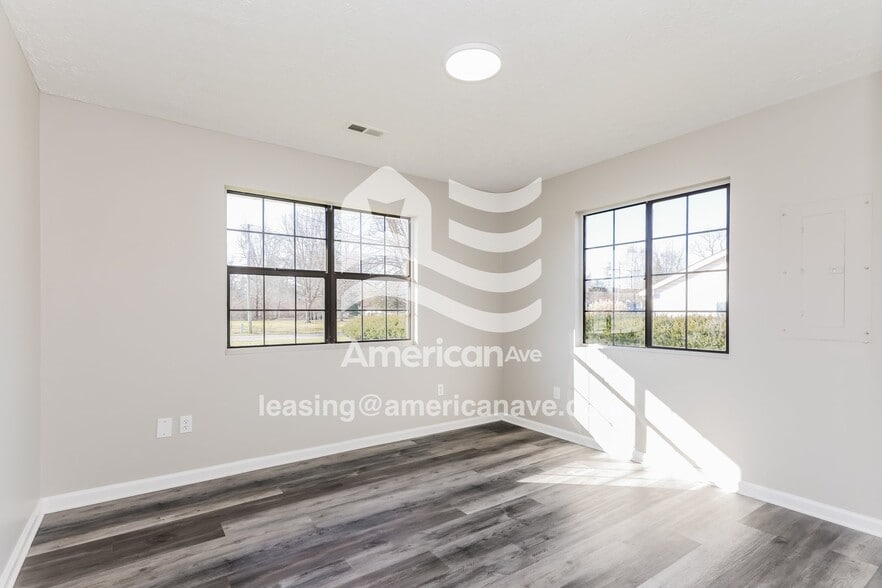 Building Photo - 1851 Norwood Ave