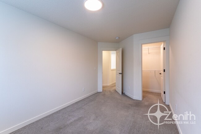Building Photo - Modern Living in Ridgefield – 3BR/2.5BA Co...