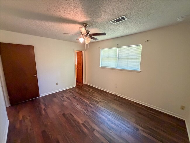 Building Photo - 907 Seymore Cir