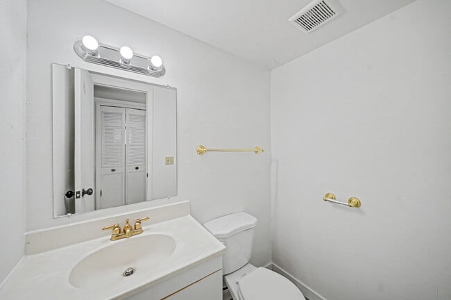 Building Photo - 165 Glenn Pl