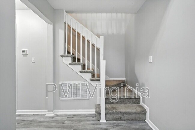 Building Photo - 5081 Holly Farms Dr