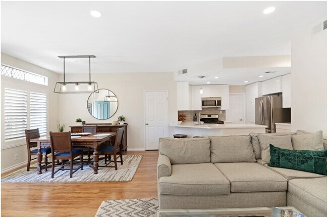 Building Photo - Fully Furnished Short Term Ocean Close Rental