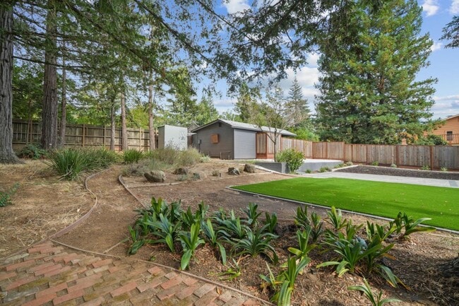 Building Photo - 789 Cañada Rd