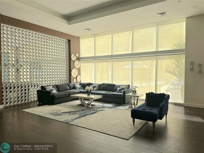 Building Photo - 2775 NE 187th St